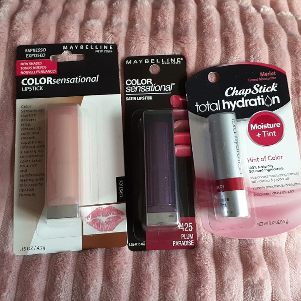 Maybelline lipstick with lip balm set